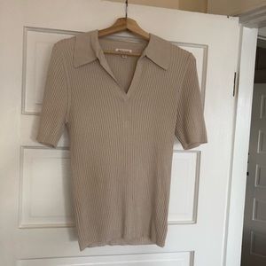 Chic 90’s short sleeved top.